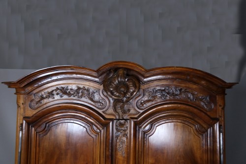 Armoire Lyonnaise du XVIIIe siècle en bois de noyer - Louis XV