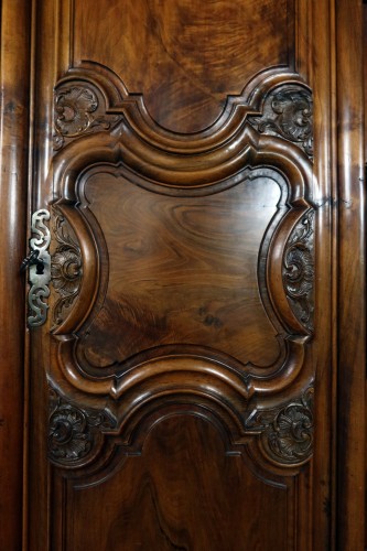 Antiquités - 18th century Lyonnaise cabinet in walnut wood