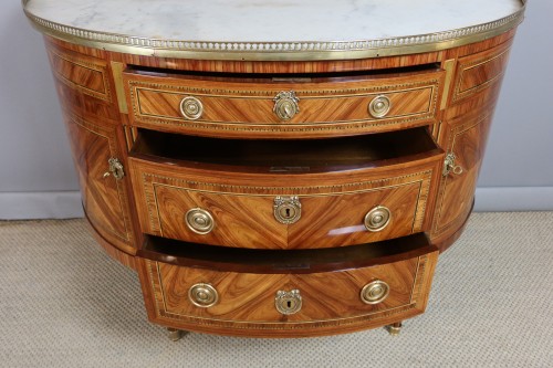 Commode demi-lune estampillée F.Ratié - Mobilier Style Louis XVI