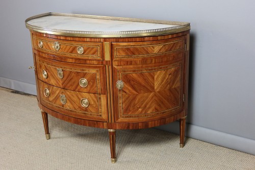 Mobilier Commode - Commode demi-lune estampillée F.Ratié