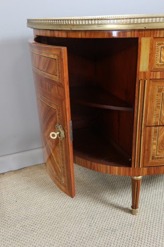 Commode demi-lune estampillée F.Ratié - Louis XVI