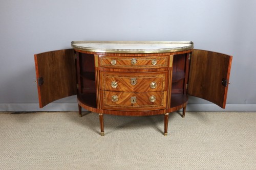 Louis XVI - Commode demi-lune estampillée F.Ratié