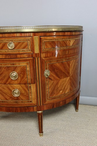 Antiquités - Commode demi-lune estampillée F.Ratié