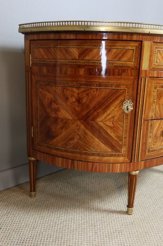 Antiquités - Commode demi-lune estampillée F.Ratié