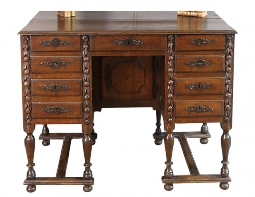 Bureau Mazarin du XVIIe siècle