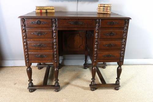 Bureau Mazarin du XVIIe siècle - Mobilier Style Louis XIII