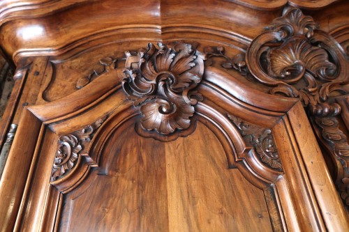 Armoire lyonnaise en noyer - Louis XV