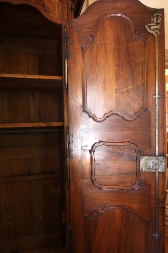 Antiquités - Armoire lyonnaise en noyer
