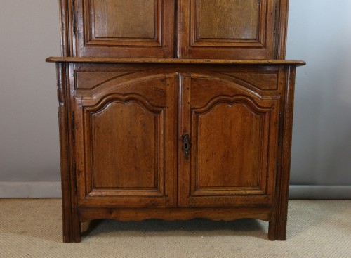 Louis XV - Buffet ile de France en chêne du XVIIIe siècle