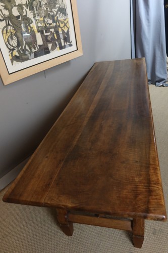 XVIIIe siècle - Table console en noyer XVIIIe siècle