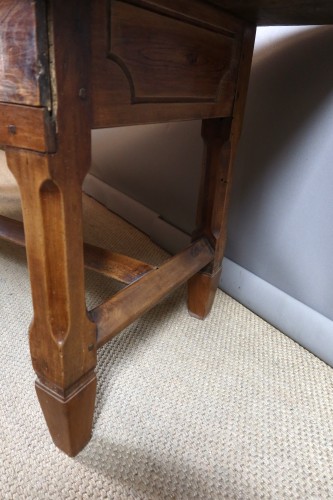  - Table console en noyer XVIIIe siècle