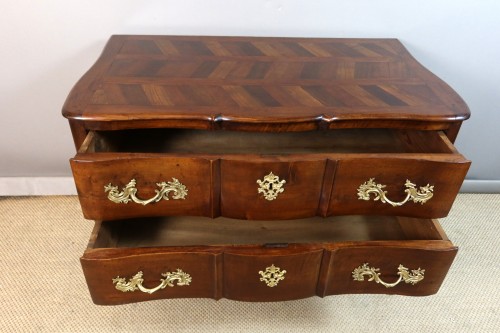 Commode sauteuse en noyer XVIIIe siècle - Philippe Cote Antiquités