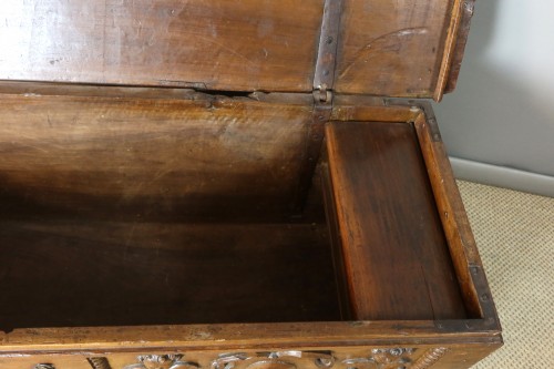 Large carved walnut chest, late 17th century - 