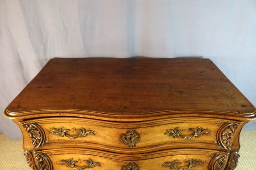 Commode en noyer XVIIIe siècle - Mobilier Style Louis XIV