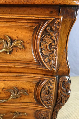 Louis XIV - Commode en noyer XVIIIe siècle