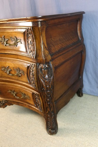 Antiquités - Commode en noyer XVIIIe siècle