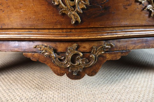 Antiquités - Commode en noyer XVIIIe siècle