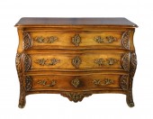 Commode en noyer XVIIIe siècle