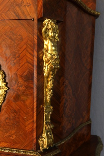 Buffet galbé en marqueterie orné de plaques de porcelaine fin XIXe siècle - Philippe Cote Antiquités