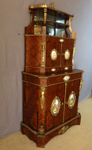 Napoléon III - Buffet galbé en marqueterie orné de plaques de porcelaine fin XIXe siècle