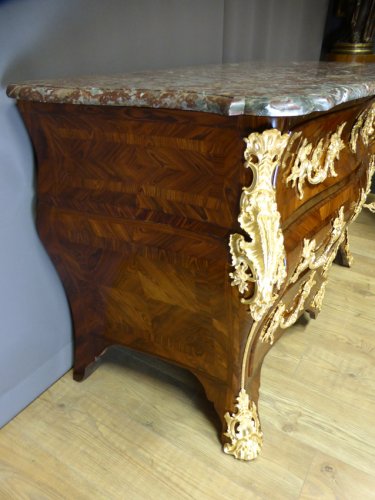 Commode tombeau Louis XV en marqueterie - Louis XV