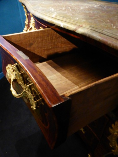 Mobilier Commode - Commode en bois de violette, première moitié du XVIIIe siècle