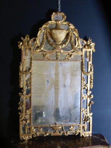 XVIIIe siècle - Miroir époque XVIII en bois doré