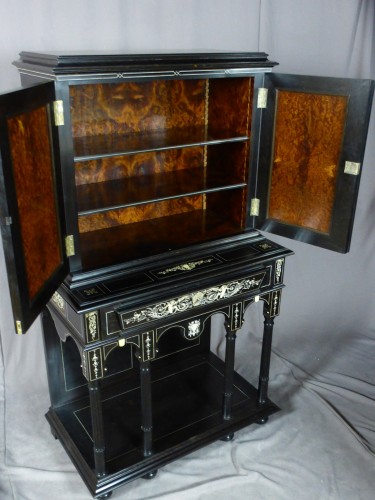 Mobilier Cabinet & Coffre - Buffet en ébène formant cabinet, époque Napoléon III