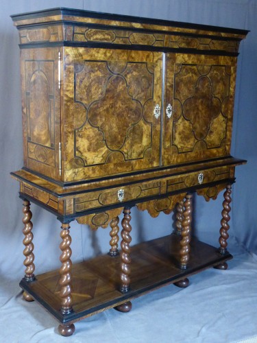 XVIIIe siècle - Cabinet en marqueterie, travail dauphinois du XVIIIe siècle