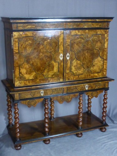 Antiquités - Cabinet en marqueterie, travail dauphinois du XVIIIe siècle