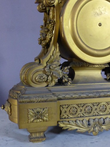 Pendule en bronze doré de Lemerle-charpentier à Paris - Horlogerie Style Napoléon III