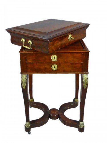 Mahogany and veneer table, early 19th century