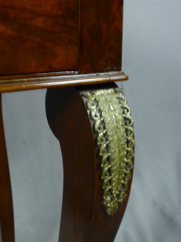 Furniture  - Mahogany and veneer table, early 19th century