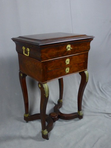 Antiquités - Mahogany and veneer table, early 19th century