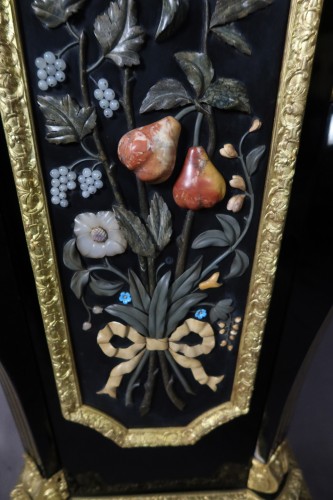 Sellette gaine en bois noirci et pierres dures - Objet de décoration Style Napoléon III