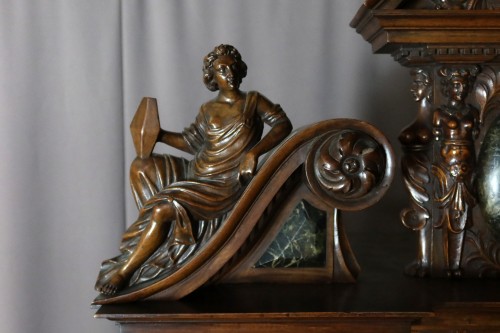 Buffet deux corps en noyer sculpté signé Bellanger à Paris - Mobilier Style Napoléon III