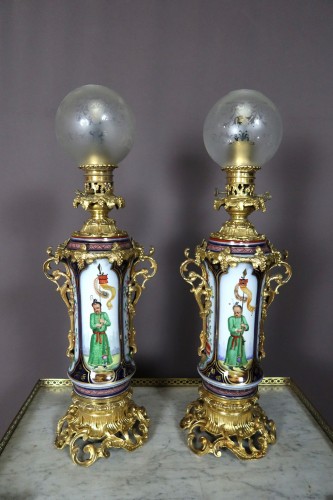 Antiquités - Paire de lampes en porcelaine et bronze doré