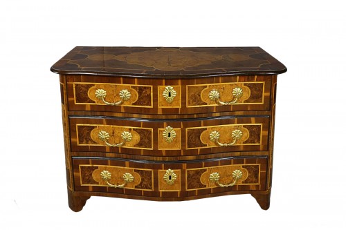 Commode galbée d’époque Louis XIV