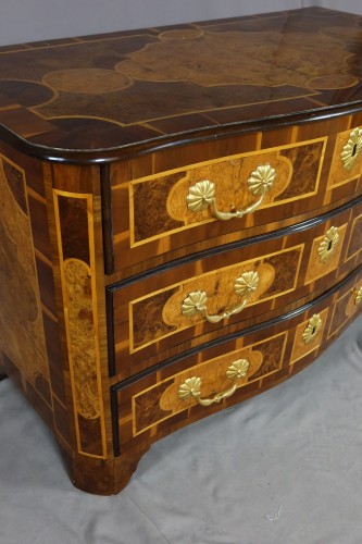 Commode galbée d’époque Louis XIV - Mobilier Style Louis XIV