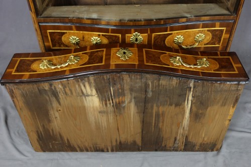 Mobilier Commode - Commode galbée d’époque Louis XIV