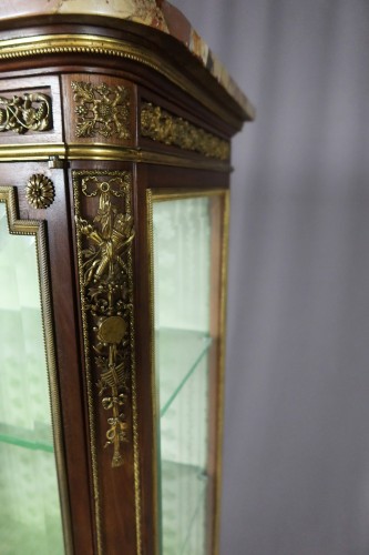 Antiquités - Vitrine Napoléon III