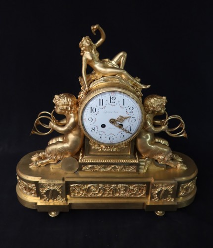 Pendule Napoléon III  en bronze doré - Philippe Cote Antiquités