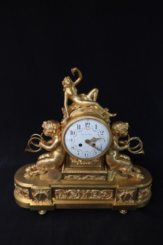 XIXe siècle - Pendule Napoléon III  en bronze doré