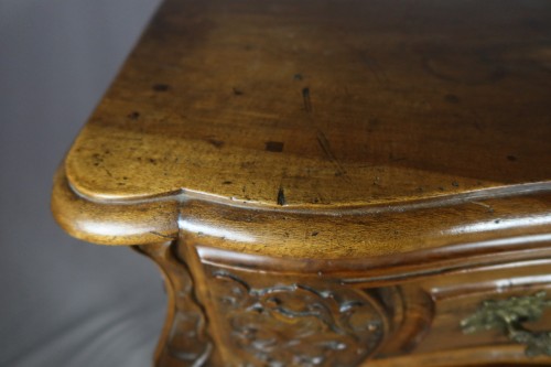 Antiquités - 18th century carved walnut chest of drawers