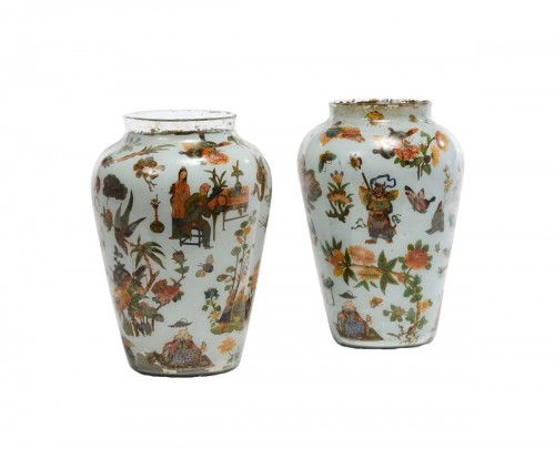 Pair of vases fixed under glass