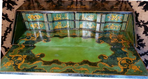 XVIIIe siècle - Scriban en laque à décor de chinoiseries - Venise XVIIIe siècle