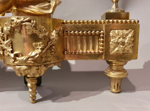 Paire de chenets aux putti soufflant dans dans des trompes - époque Louis XVI - Objet de décoration Style Louis XVI
