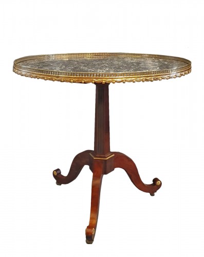 Mahogany pedestal table stamped N. Petit