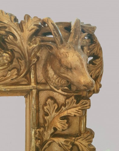 XIXe siècle - Miroir en bois doré à motifs cynégétiques - XIXe siècle