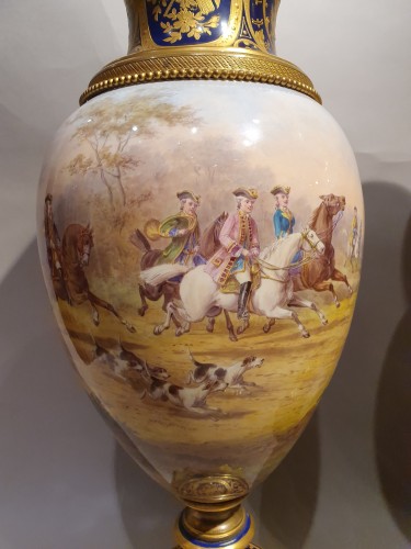 Pair of covered vases representing a hunt signed H.Desprez - 